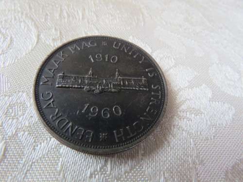 South-Africa silver 5 shilling 1910 to 1960.UNITY IS STRENGTH (EENDRAG MAAK MAG).EFT.