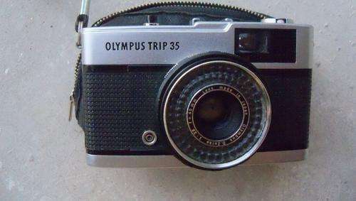 Olympus Trip 35 Camera. Made in Japan - Good condition - working - in bag