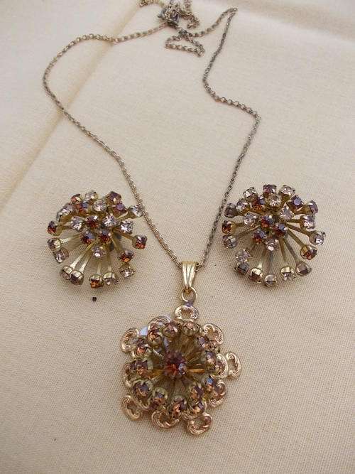 Pair of clip-on earrings + necklace . All stones in place