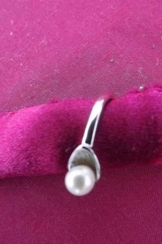 Silver 925 Ring with cultivated Pearl- size 9