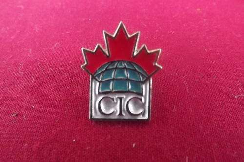 Citizen and Immigration Buttonhole Badge Canada