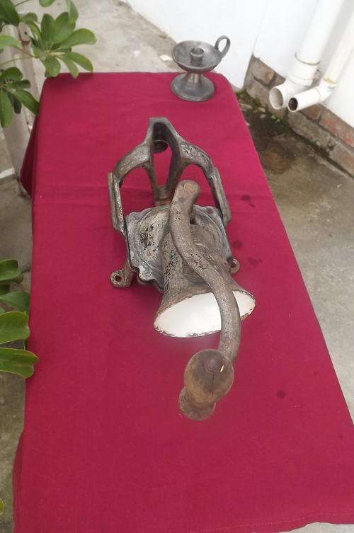 Beatrice no 3 coffee grinder from England - scarce item