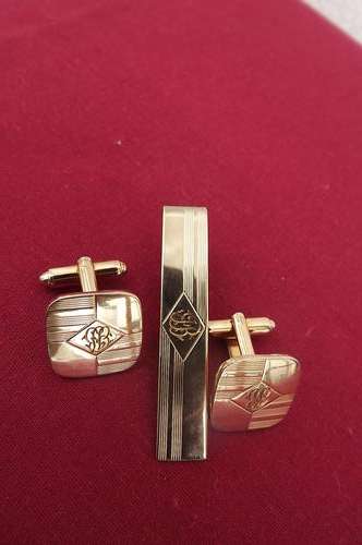 Pair of Cufflinks with matching Tie clip - as new