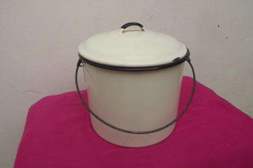 Enamel Bucket with Lid as per scan