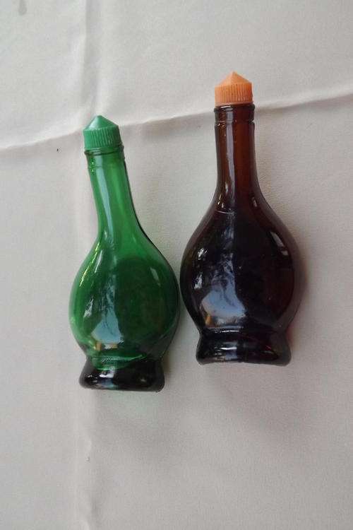 Set of 2 Small Bottles with Lids