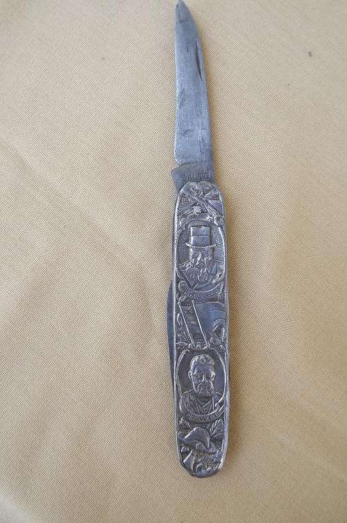 A Eendragt Maak Magt Pocket Knife with Paul Kruger and Gen. de Wet on one side