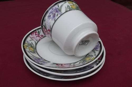 Lot of 3 Saucers and 1 Cup from Regent China in pretty design - good condition