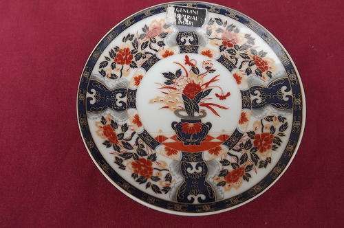 Small Genuine Imperial Imari Plate - 10cm diameter - Japanese porcelain