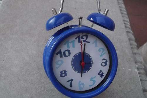 Blue Plastic Working Clock - as is - 9.5cm diameter