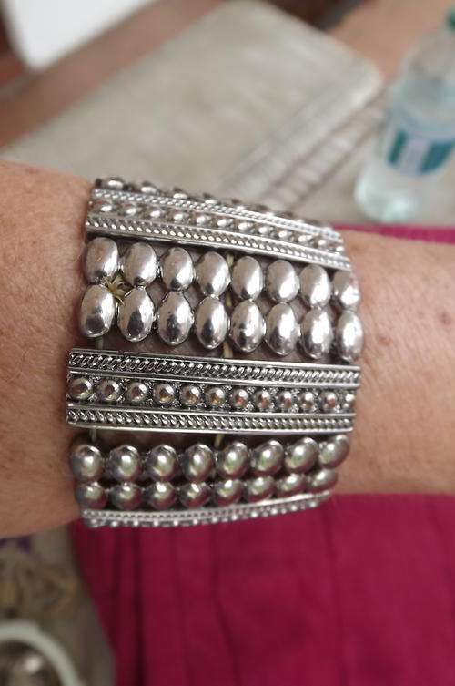 Wide (4cm) Metal Elasticated Bracelet - pretty item