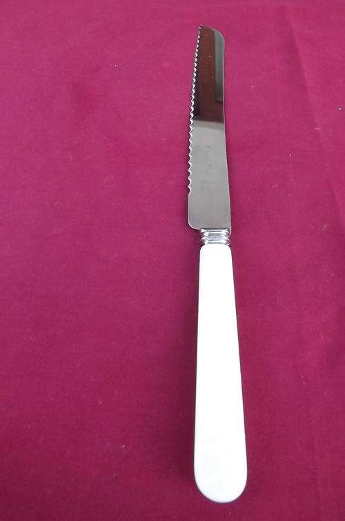 Beautiful Bread Knife by Sheffield England - total length 31cm - new condition