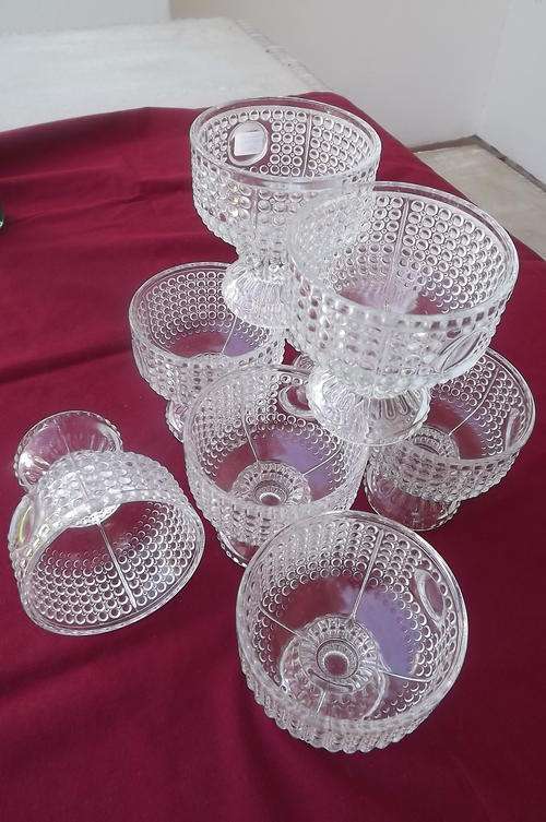 Set of 8 Glass Dessert Bowls - height 9.5cm - diameter - 9cm - good condition