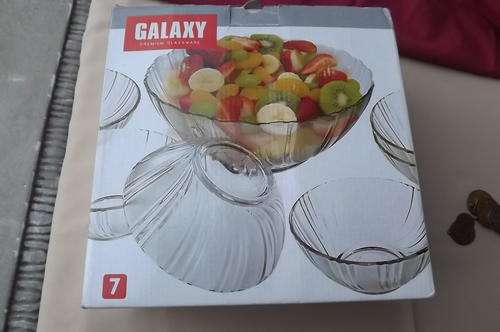 Seven Piece Glass Bowl Set - Large 22.5cm bowl and six 12.5cm bowls - never used still packed in box