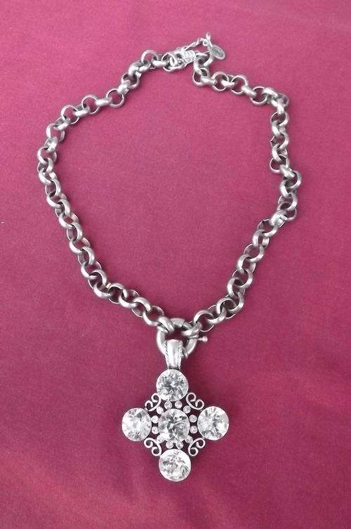 Beautiful Bulky Chain Necklace with Eye-catching removable pendant - good condition