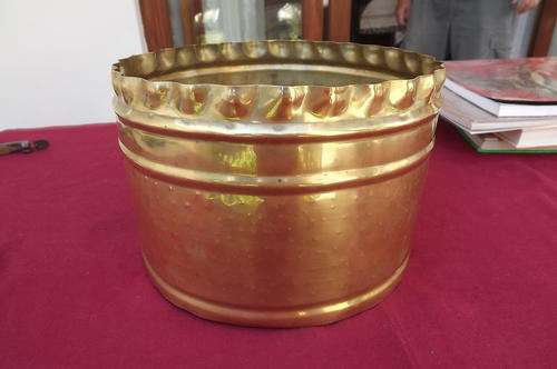 Beautiful Brass Plant Holder - 21cm diameter - depth 14cm - good condition