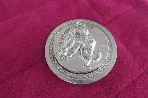 Men's Buckle with Leopard Design - can swivel - 8.5cm diameter.