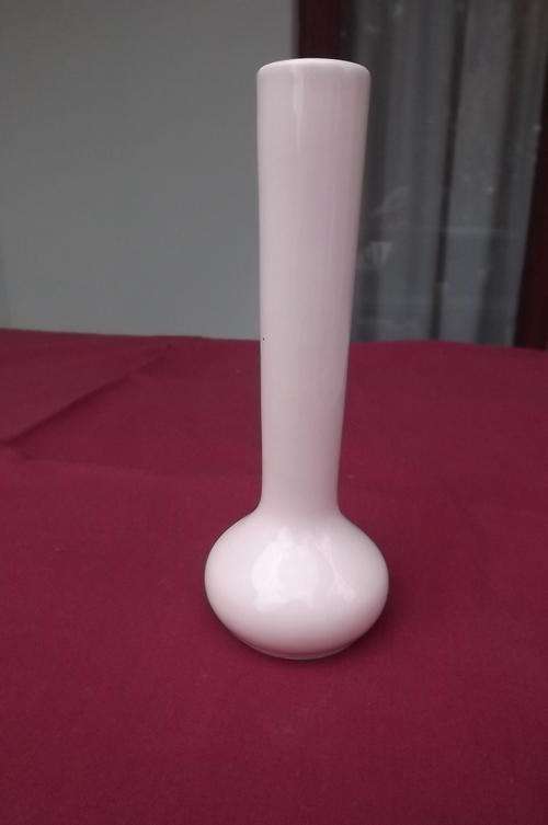 Rose Pink Flower Vase in Porcelain - height 17.5cm - as new