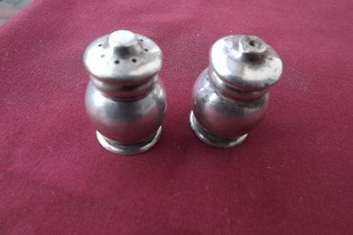 Pair of Mini EPNS Salt & Pepper Shakers - good condition - height 3.65cm