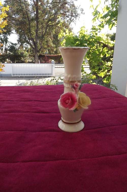 Beautiful Porcelain Vase with Roses - height 15cm - as new