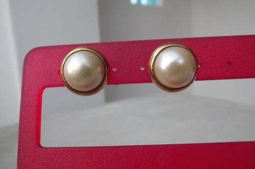 Gold and pearl button piercing earrings.Always a winner.Good quality.New condition.