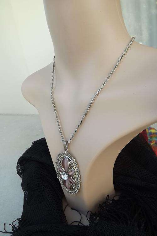Thick 925 silver chain length 44cm-width 3cm with beautiful oval pendant.(CJ).Good condition
