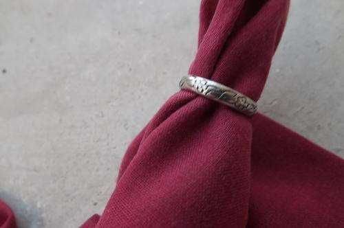 Band with engraved floral pattern-size 7.5.No marking