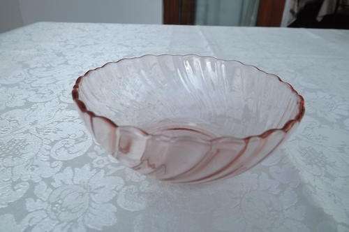 Rose colour glass acroroc France bowl 12cm diameter.Good condition