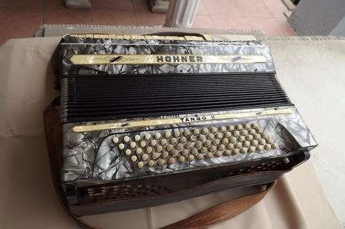 Hohner Tango II Piano Accordion in grey marble colour.Button seems to all work.Leather straps.