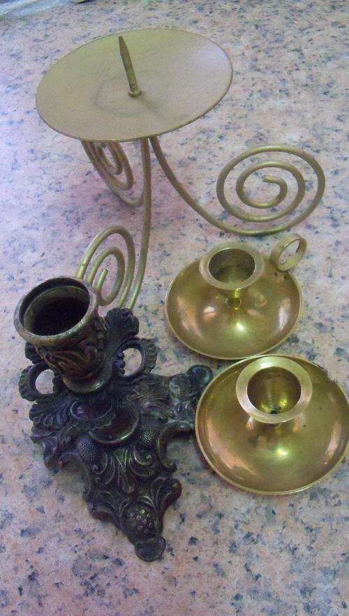 Lot of 4 Candle holders as per scan