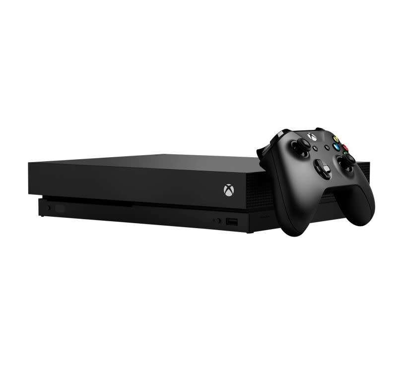 Xbox One X - 1 TB - 4K HDR  + 1 controller