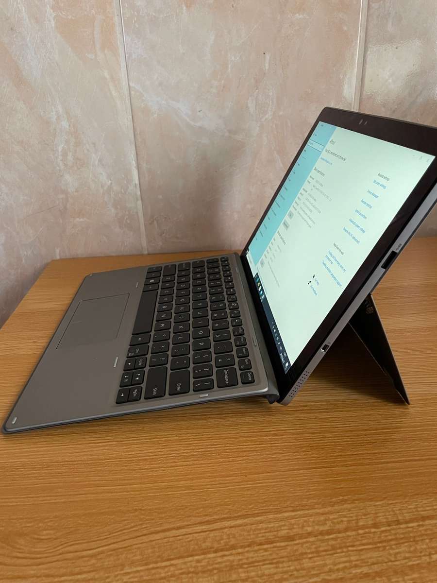 Dell Latitude 7210 2 in 1 - i5 10310U - 8 GB RAM - 256 GB NVMe SSD