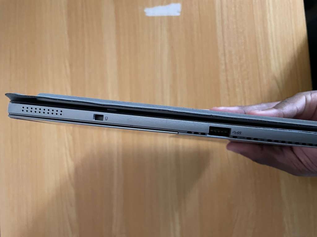 Dell Latitude 7210 2 in 1 - i5 10310U - 8 GB RAM - 256 GB NVMe SSD