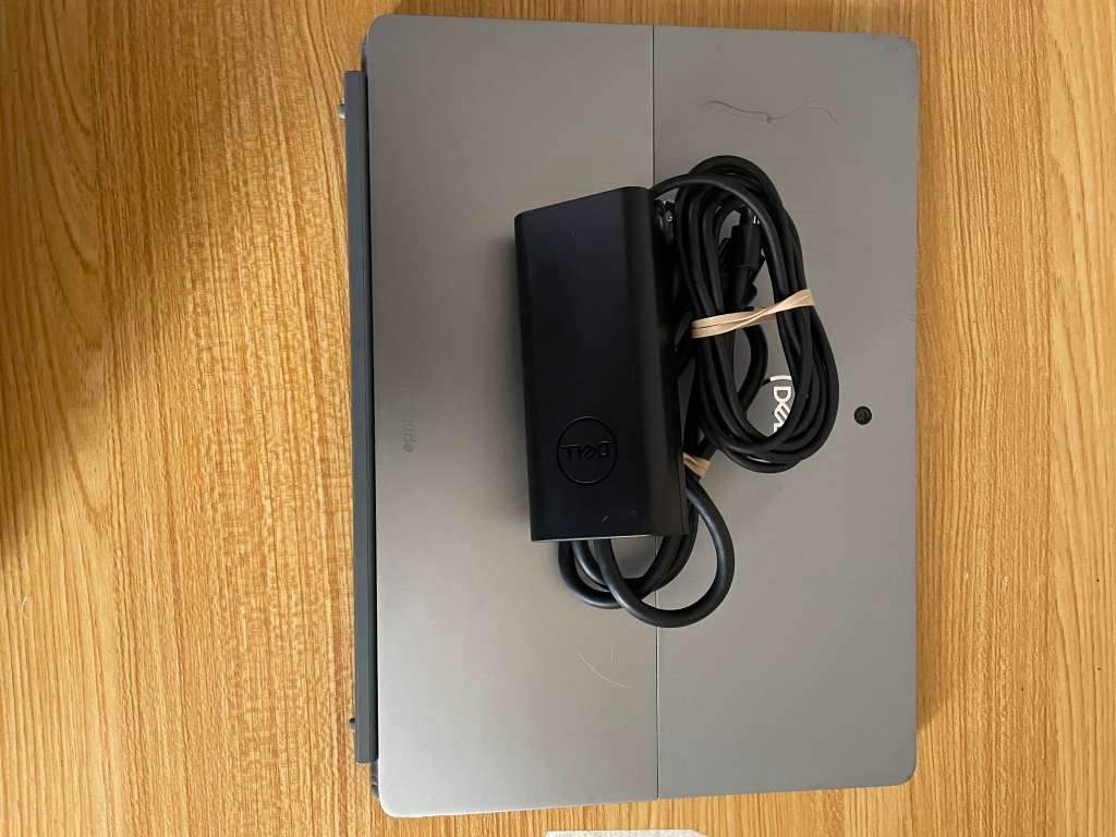 Dell Latitude 7210 2 in 1 - i5 10310U - 8 GB RAM - 256 GB NVMe SSD