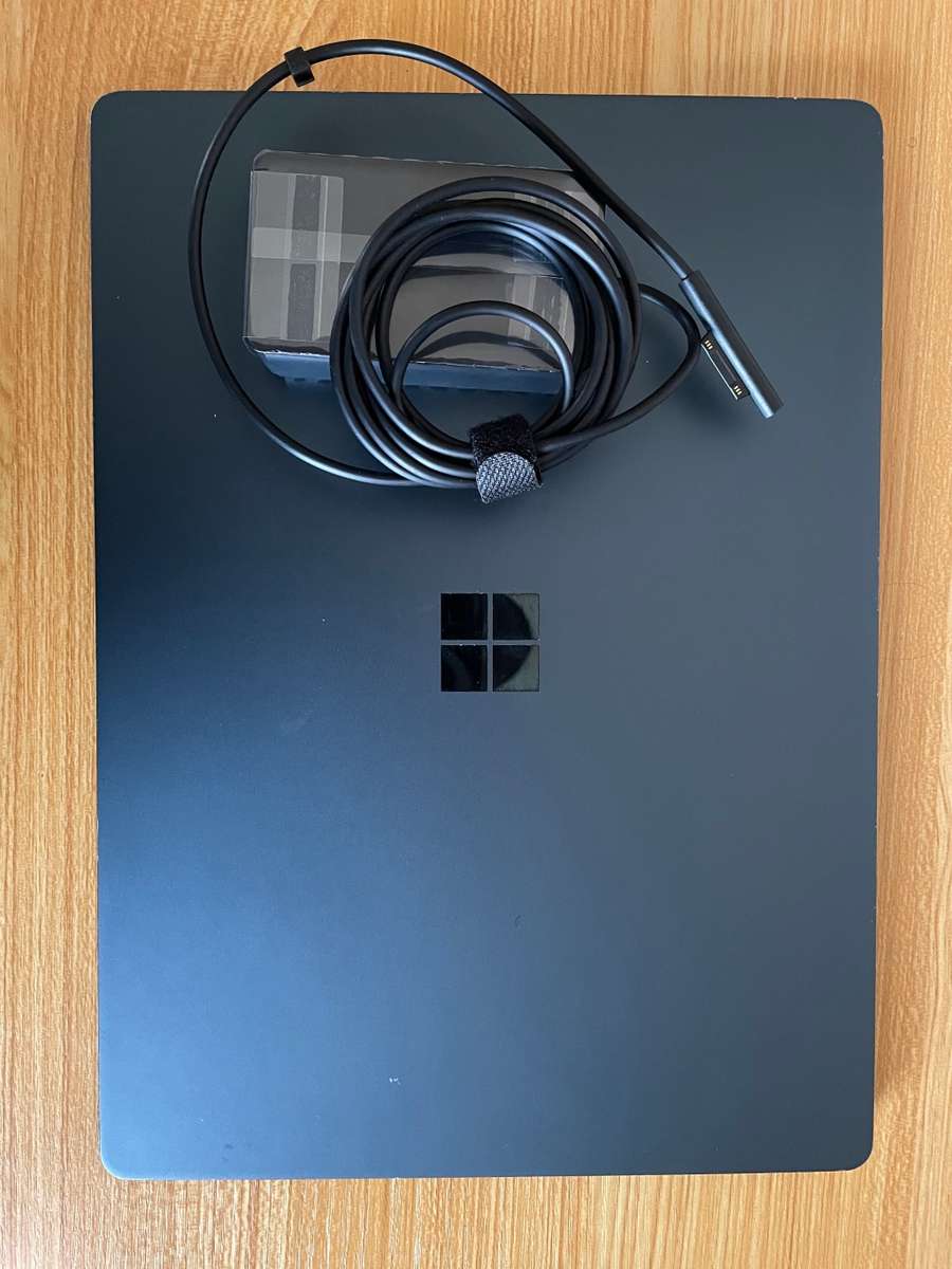 Microsoft Surface Laptop 2 i5-8250U/8GB/256GB Cobalt Blue