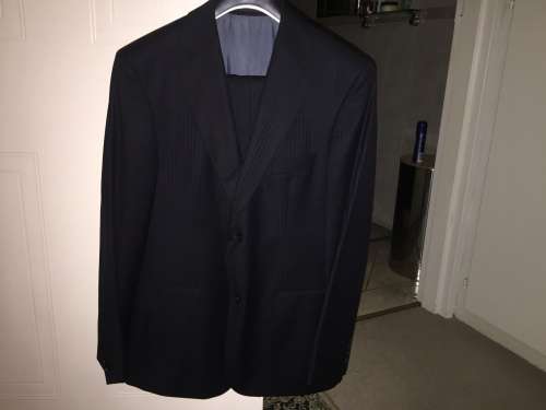Hugo Boss Navy blue stripe suit excellent condition size 40R jacket 34 trousers Armani Prada Gucci