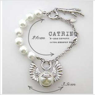 EDGLE SIGN PEARL BRACELET