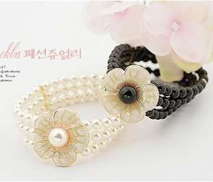3 WHITE ROWS PEARL BRACELET WITH BIG FLOWER