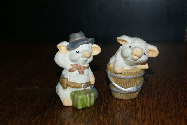 SALT AND PEPPER SET - PIGGIES