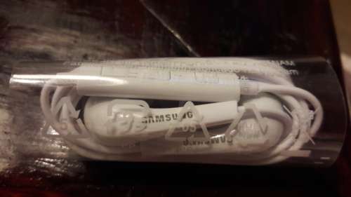 Samsung White Stereo Headset + Volume Control *FREE DELIVERY* & **DISCOUNT**