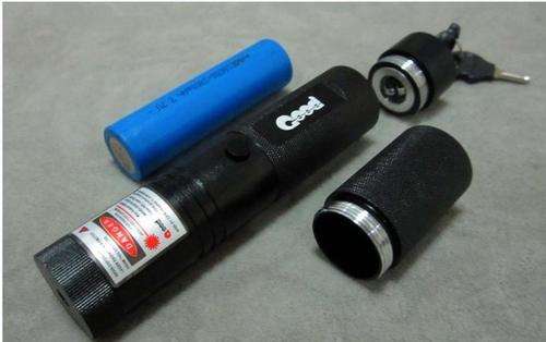 THIS WEEKEND ONLY!!!  300mW 532nm Green Beam Laser Pointer w/Rechargeable Battery