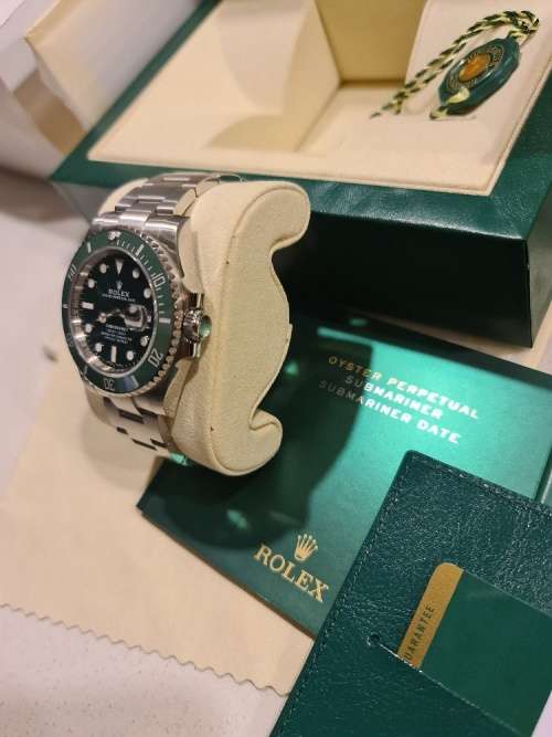 2017 Rolex Submariner 116610LV AKA THE HULK - DISCONTINUED MODEL - FULL SET - MINT