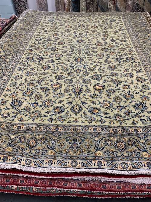 Gorgeous Hand Knotted Persian Carpet Size: 3.83 X 2.78
