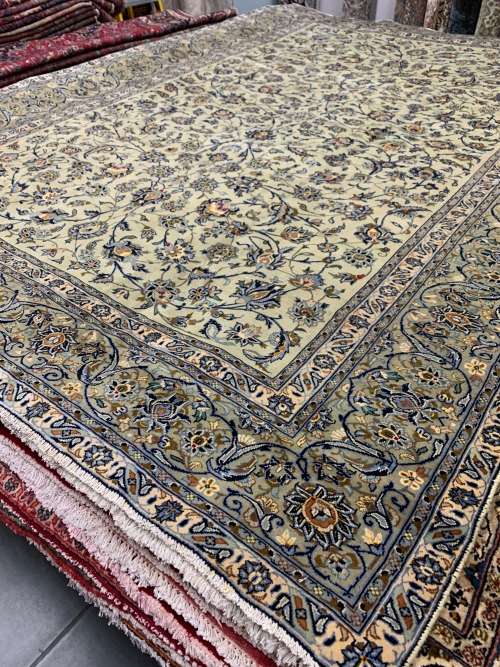 Gorgeous Hand Knotted Persian Carpet Size: 3.83 X 2.78