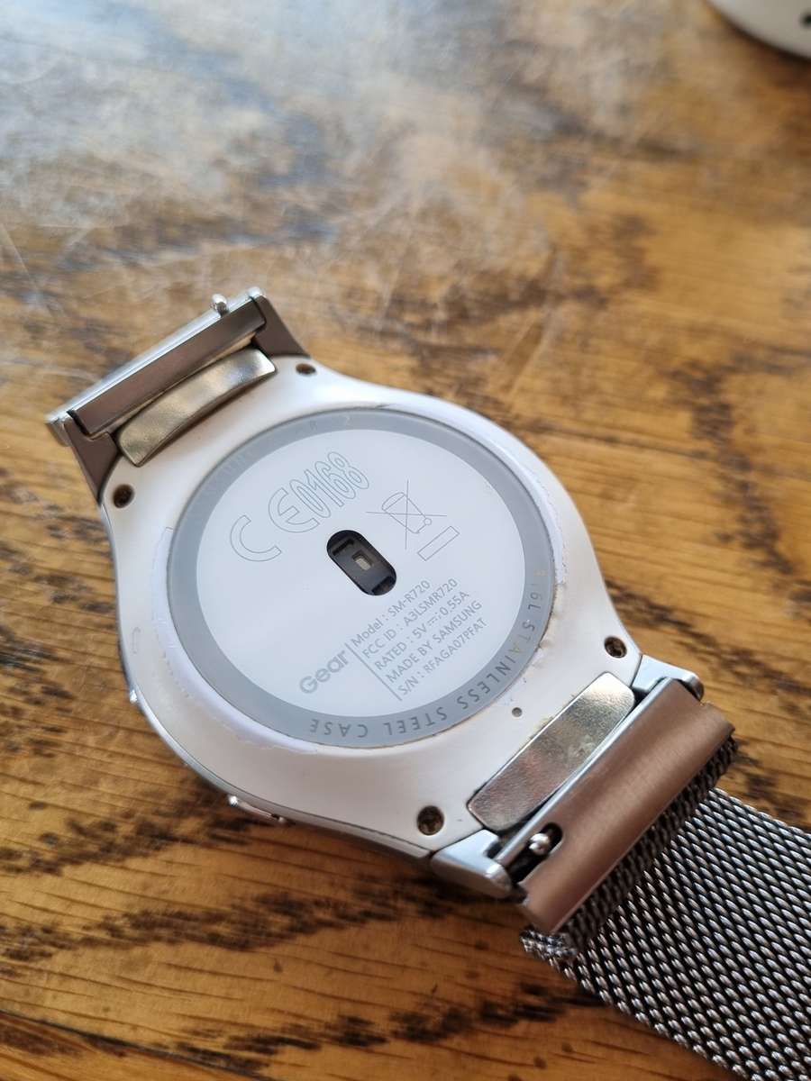 ### Samsung Gear 2, fantastic condition, wrist size very adjustable from small to large fit ##