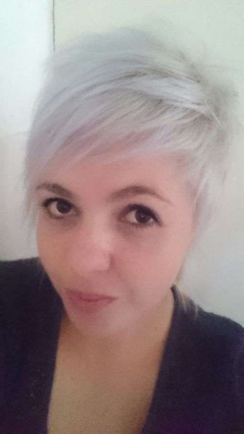 Platinum ice/silver Skullour Hair colour