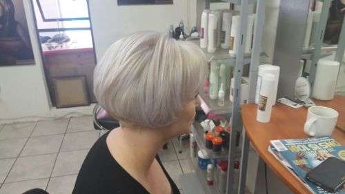 Platinum ice/silver Skullour Hair colour