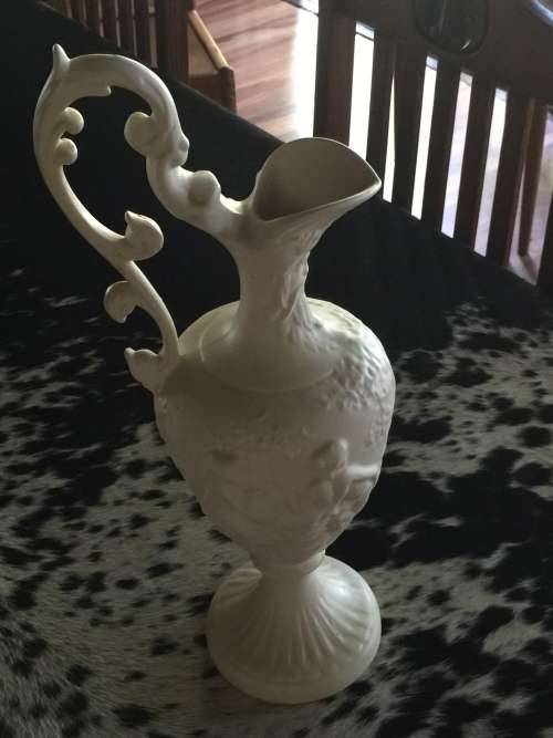 Beautiful Vintage Vase/Ornament