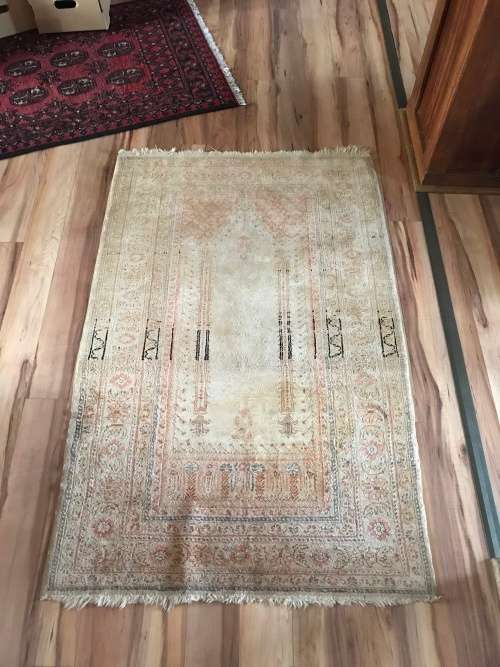 BEAUTIFUL PRAYER SILK CARPET OF MORE THAN 40 YEARS OLD!