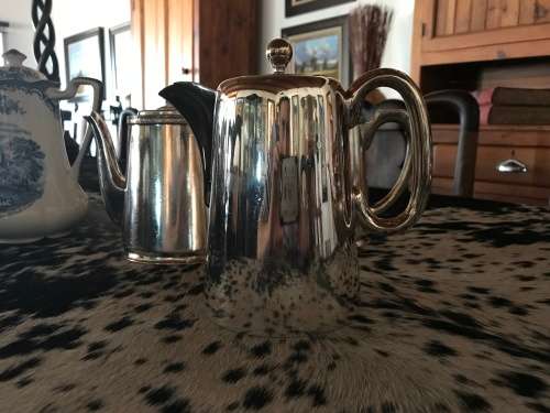 VINTAGE SILVER PLATED 1 1/2 PINT RAILWAY TEA/COFFEE POT WITH LONG SPOUT