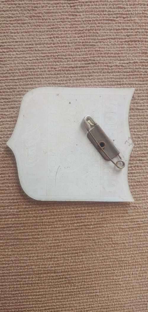 Russell yoyo champion badge early 70`s